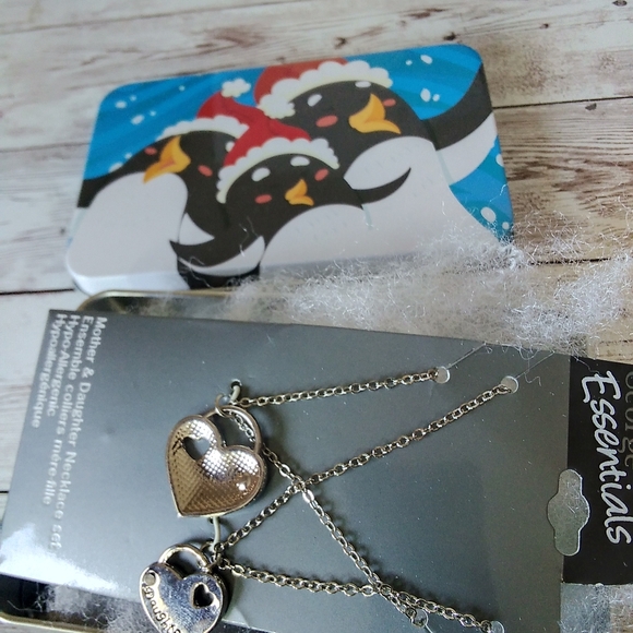 2 Hearts Mother Daughter Necklace Set in Bonus Holiday Gift Tin! - Picture 2 of 6